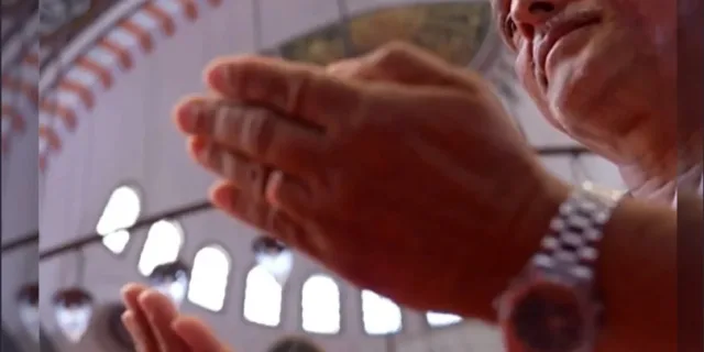 14 Yıl Papazlık Yaptı, Kur’an’ı Okuyunca Hayatı Değişti! Eski Kilisesi Mescide Dönüştü